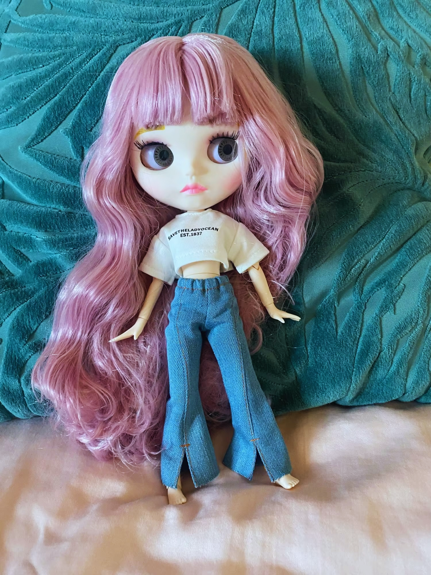 Neo Blythe Doll with White Skin, Matte Face, Pink Curly Hair & Bangs, Joint Body