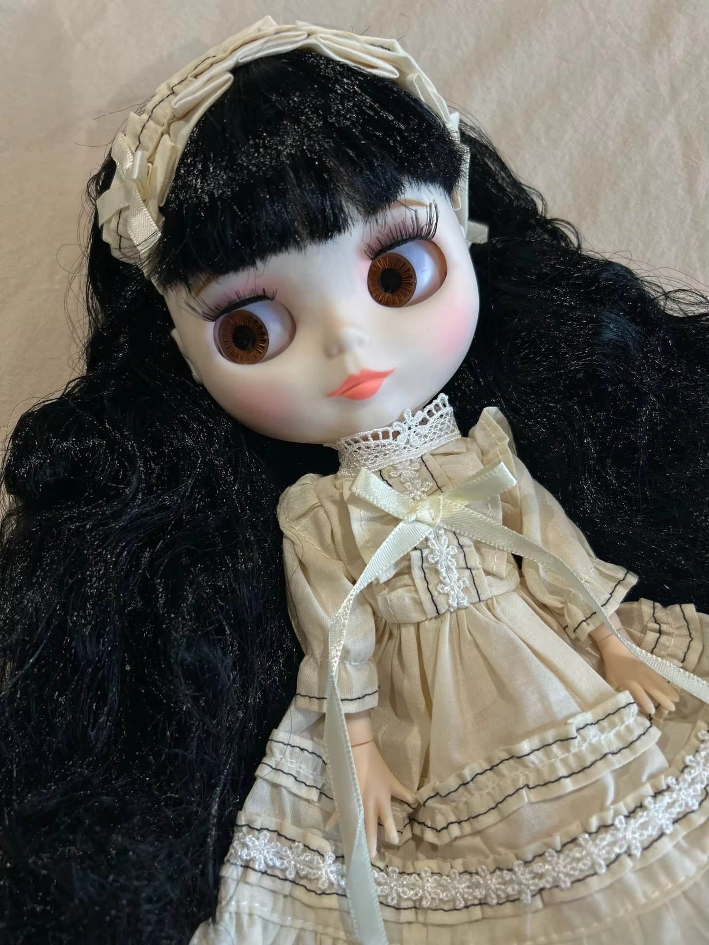Blythe Nude Doll with Shiny Face, White Skin, Jointed Body, Black Curly Hair