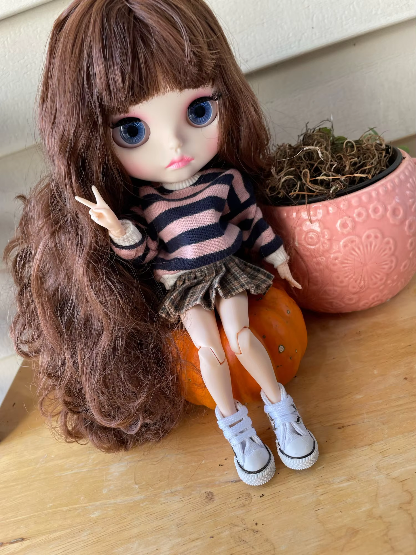 Blythe Doll - White Skin Matte Face & Dark Brown Wavy Hair & Pink Cheek Pink Lips