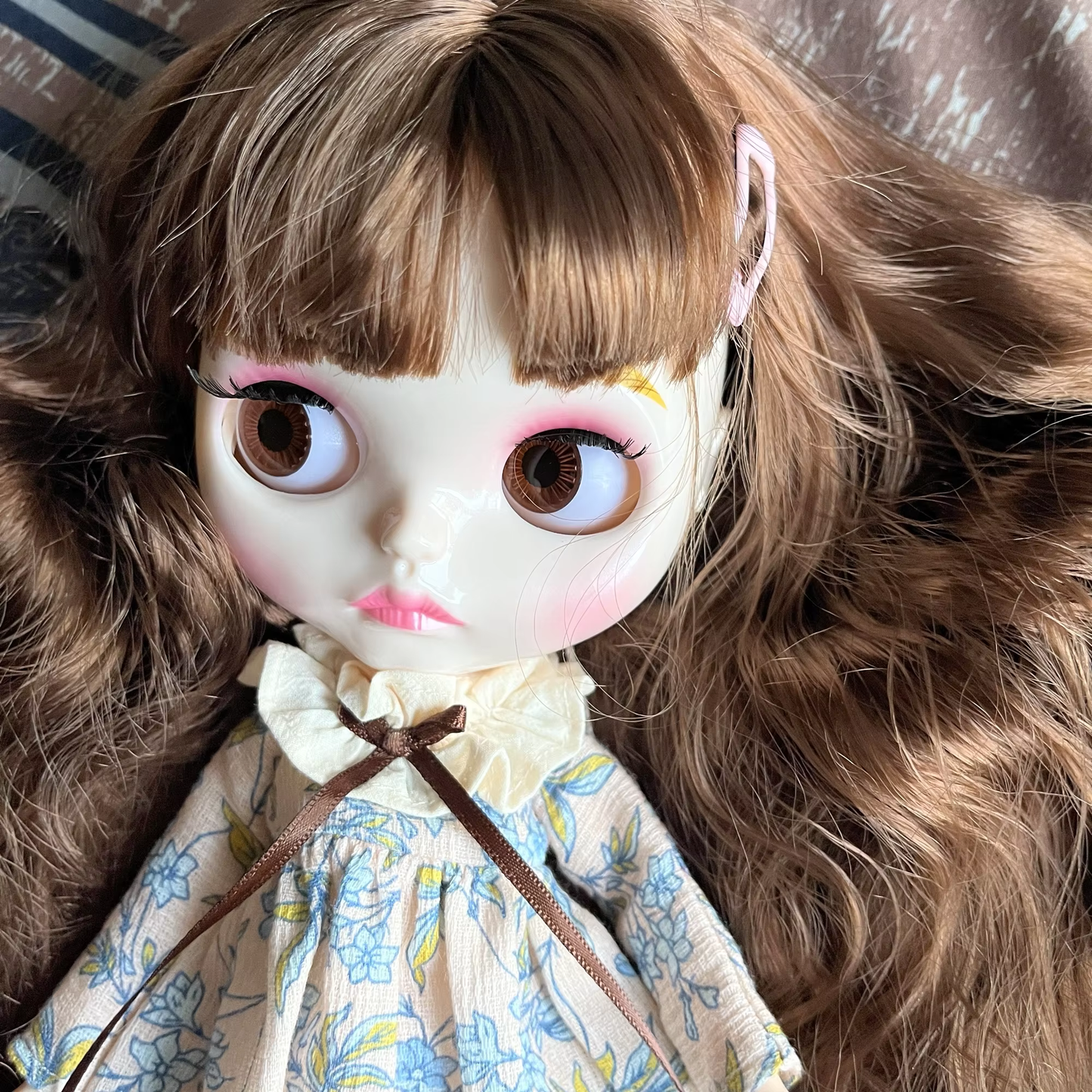 Blythe Doll - White Skin Matte Face & Dark Brown Wavy Hair & Pink Cheek Pink Lips