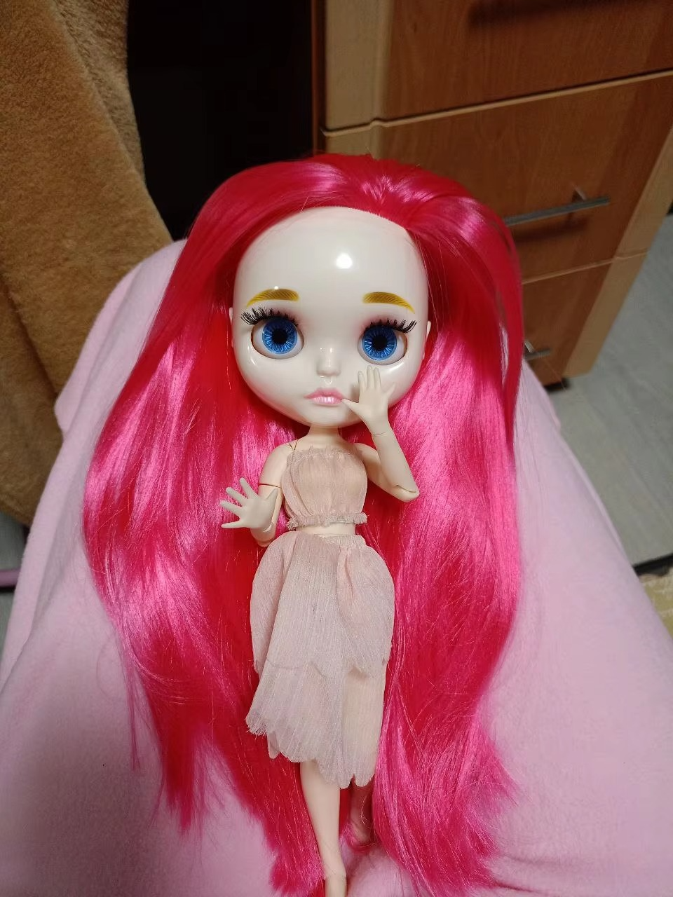 Nude Blythe Doll with White Skin, Shiny Face & Eyebrows & Jointed Body