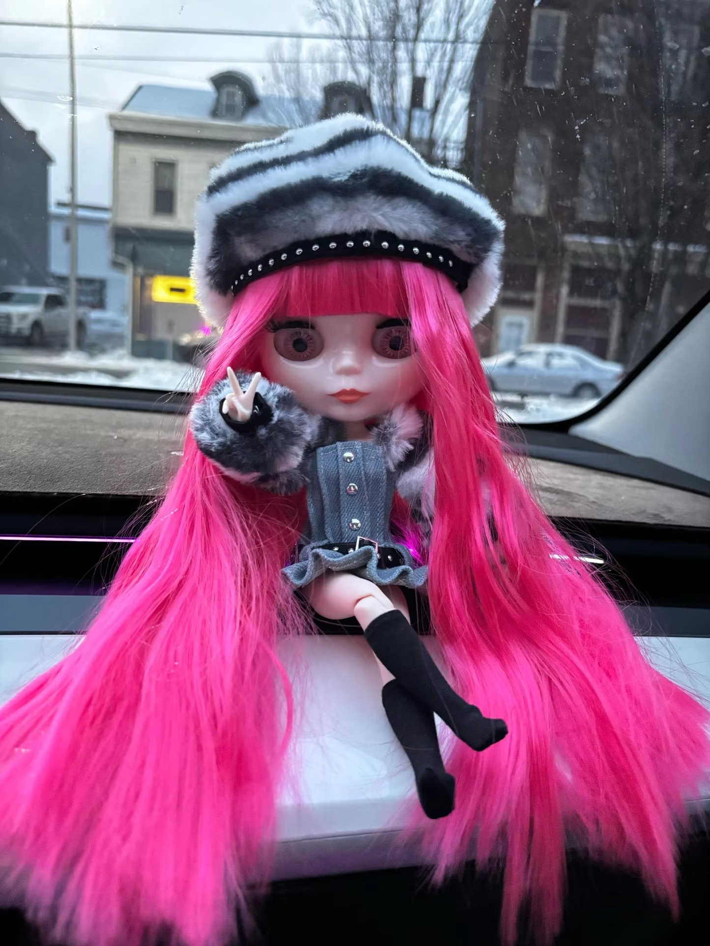 Nude Blythe Doll with White Skin & Shiny Face & Jointed Body & Dark Pink Hair