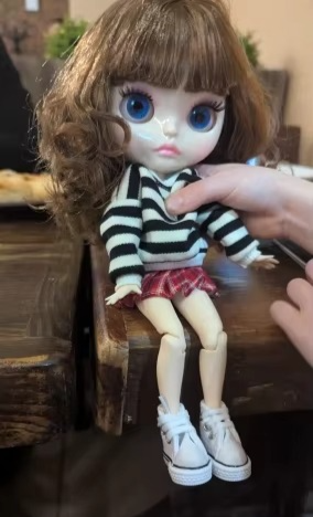 Nude Blythe Doll with Medium Short Curly Hair, White Skin Shiny Face Joint Body