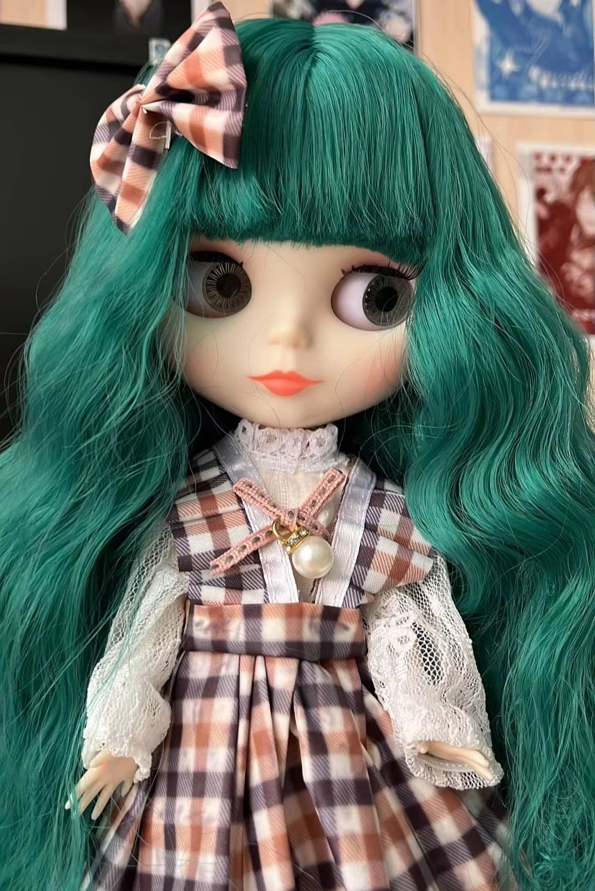 Blythe Doll β Green Hair, Shiny Face, Custom Jointed Body