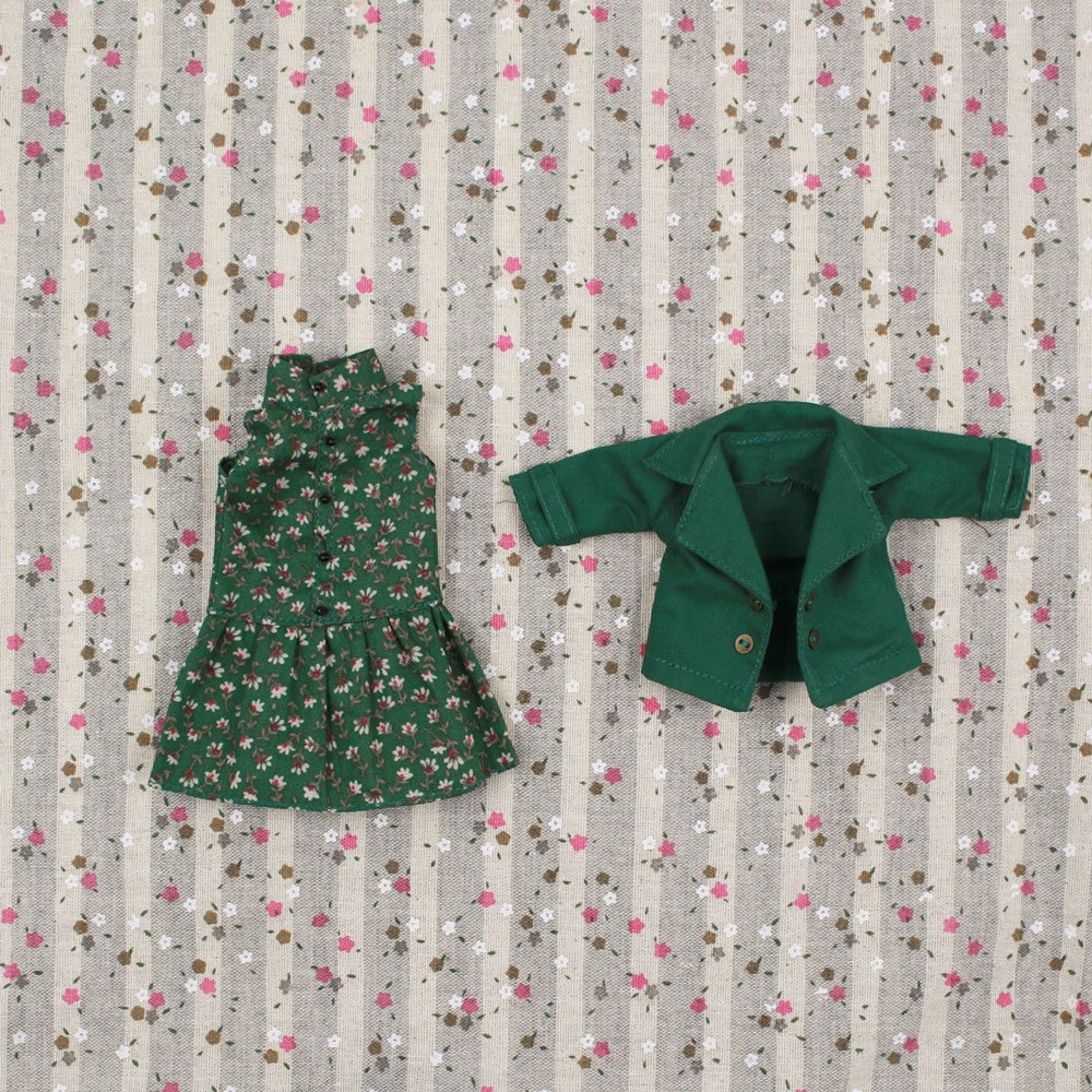Neo Blythe doll outfit featuring a green jacket and floral dress on a patterned background.