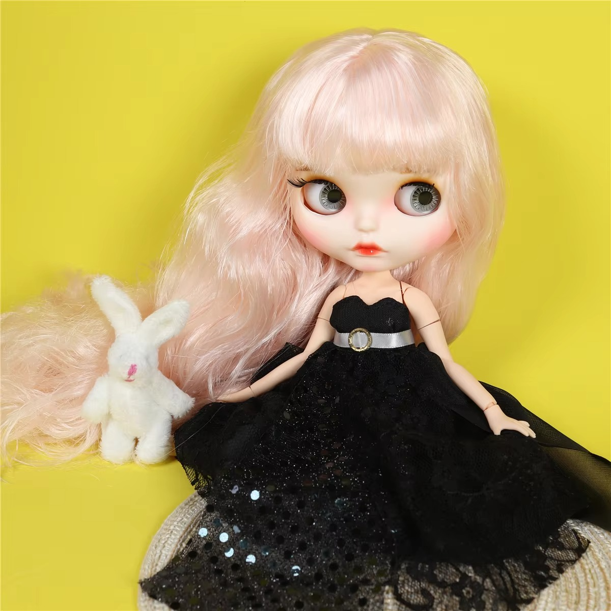 Nude Blythe Doll with Pale Pink Hair, White Skin, Matte Face, Jointed Body