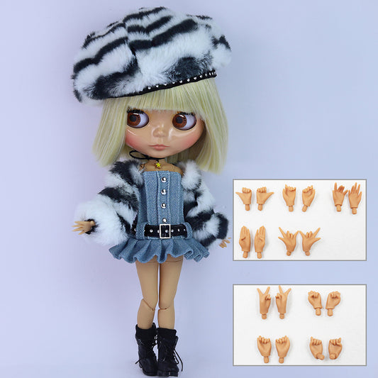 Neo Blythe Doll - Tan Skin, Short Blond Hair, Shiny Face - Jointed Body