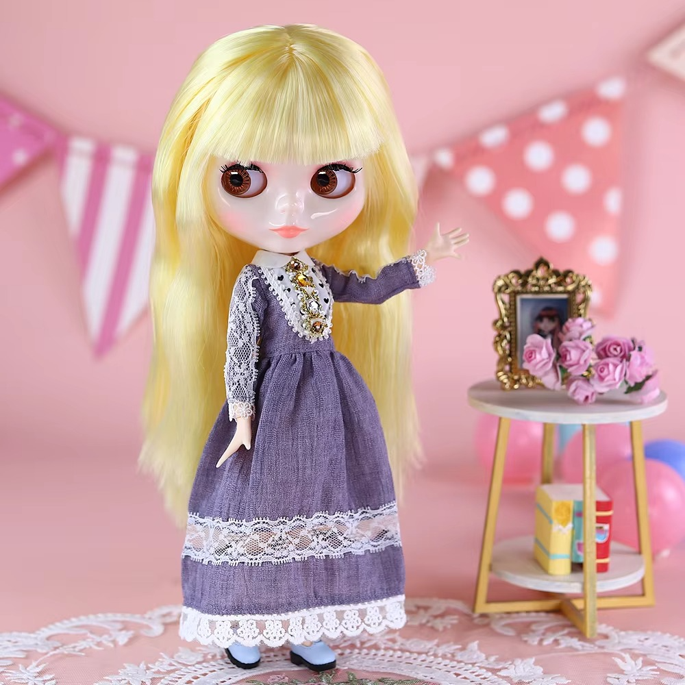 Neo Blythe Doll with Dark Blond Hair, White Skin, Shiny Face