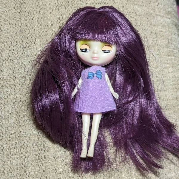 Mini petite Blythe doll with purple hair, open/close eyes, in a cute dress with a bow, 4 inches tall.