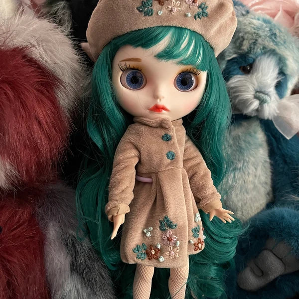 Nude Blythe Doll White Skin, Matte Face, Dark Green Curly Hair, Eyebrows